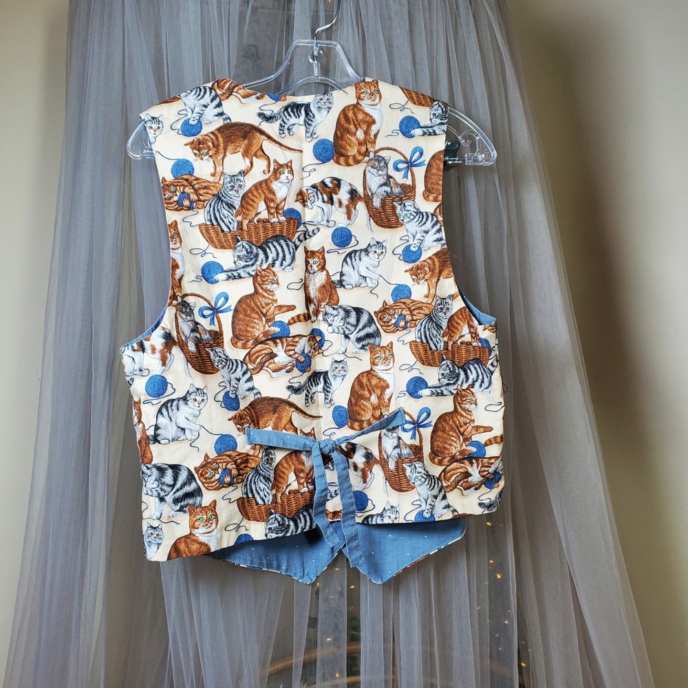 Cat Lovers Graphic Print Whimsical Vest Retro Crazy Cat Lady Size M Grandmacore - Picture 2 of 3